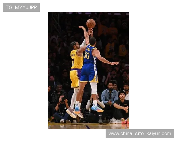 东契奇携手巴特勒强势登场新赛季揭幕战引爆全场焦点