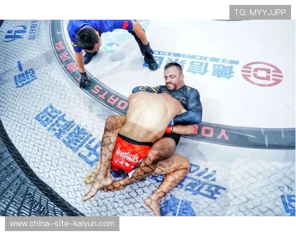 中国选手张庆贺1月9日迎战阿齐兹·阿齐佐夫，冲击YFU雏量级金腰带